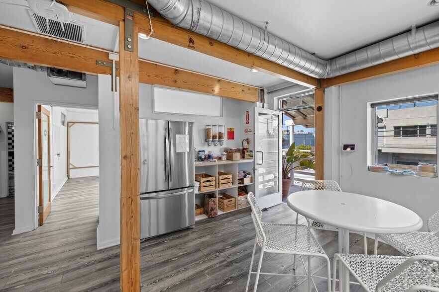 More Photos Of 513 Boccaccio Ave, Venice Office For Lease