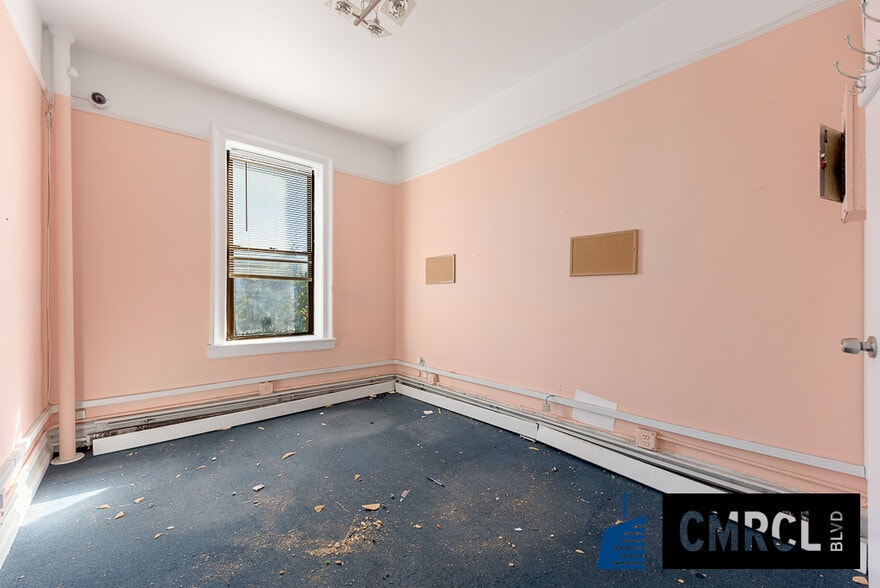 More Photos Of 131 Beverley, Brooklyn Flex For Lease