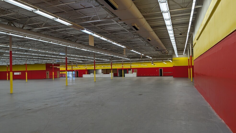 More Photos Of 6100-6180 Broadway, Merrillville Unknown For Lease