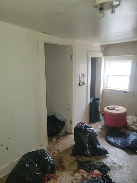 More Photos Of 1823 W 8th St, Muncie Multifamily For Sale