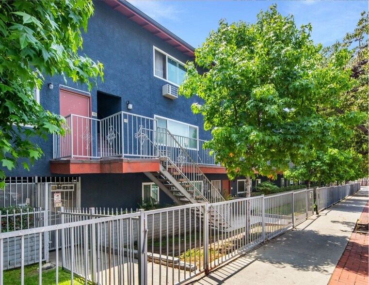 More Photos Of 2202-2208 Michigan Ave, Los Angeles Apartments For Sale