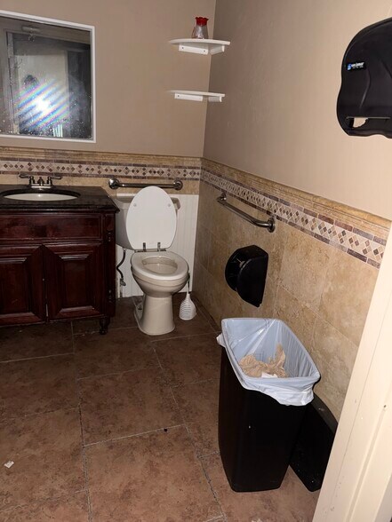 More Photos Of 146 W Jericho Tpke, Huntington Station Unknown For Lease