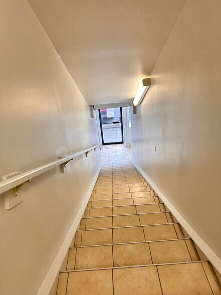 More Photos Of 8800 Venture Av SE, Calgary Warehouse For Lease