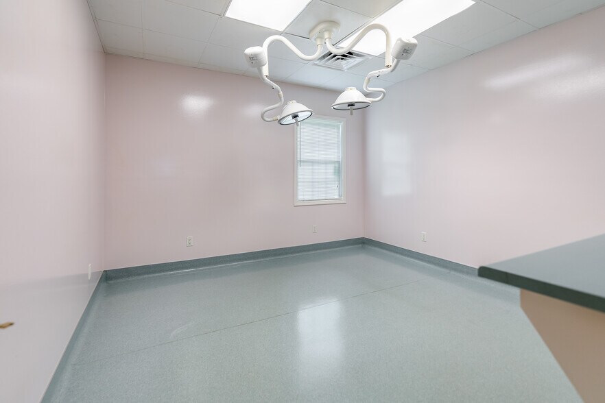 More Photos Of 43 Office Park Dr, Jacksonville Medical For Lease