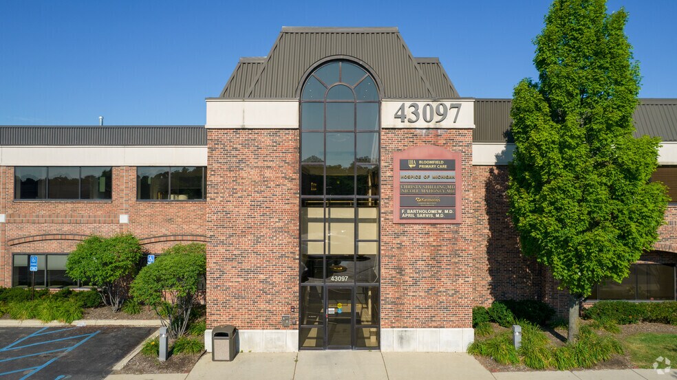 More Photos Of 43097 Woodward Ave, Bloomfield Hills Medical For Lease