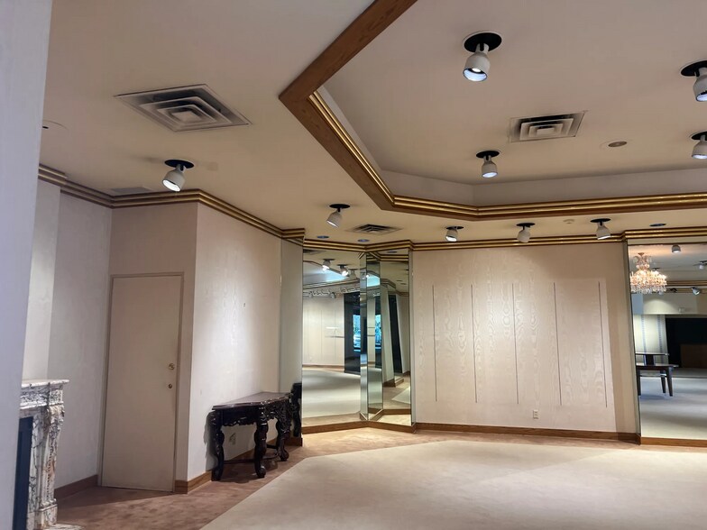 More Photos Of 5601-5645 N Pennsylvania Ave, Oklahoma City General Retail For Lease