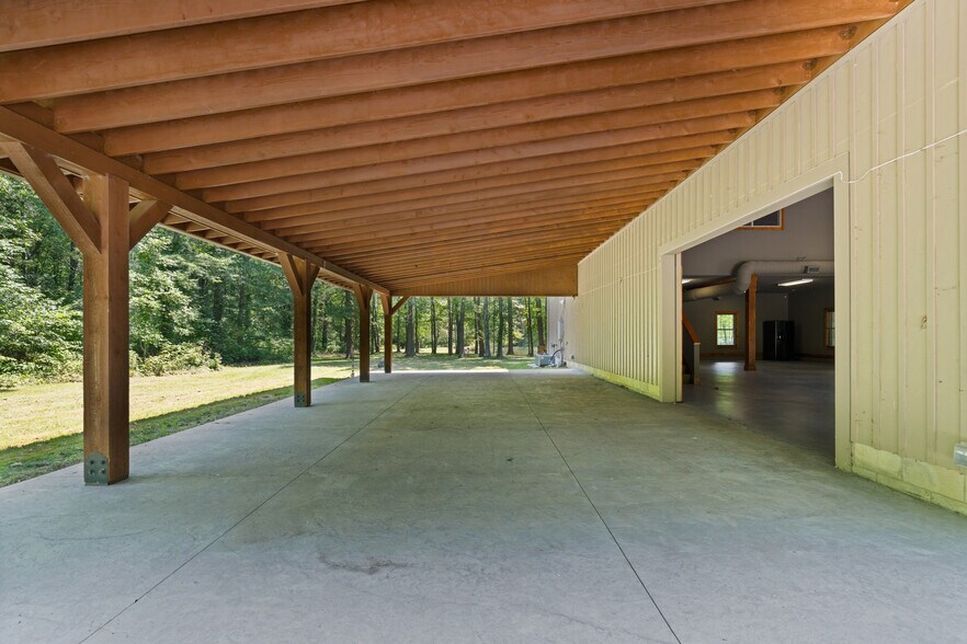 More Photos Of 5455 Plantation Rd, Sunbury Lodge Meeting Hall For Sale