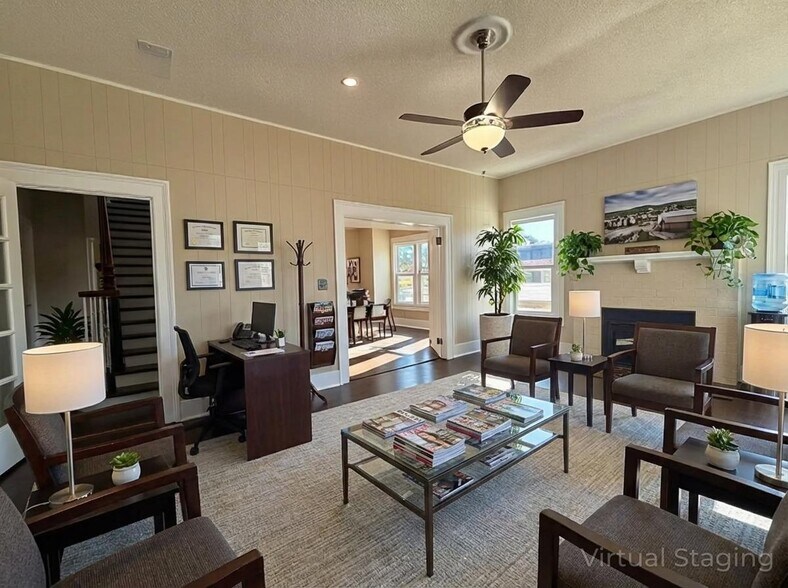 More Photos Of 402 College St, Clinton Office For Sale