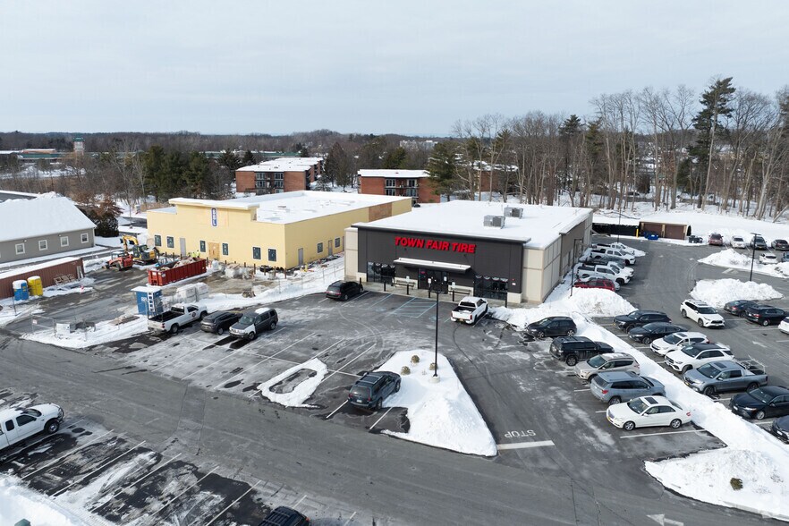 More Photos Of 5 Halfmoon Crossing Blvd, Clifton Park Freestanding For Lease