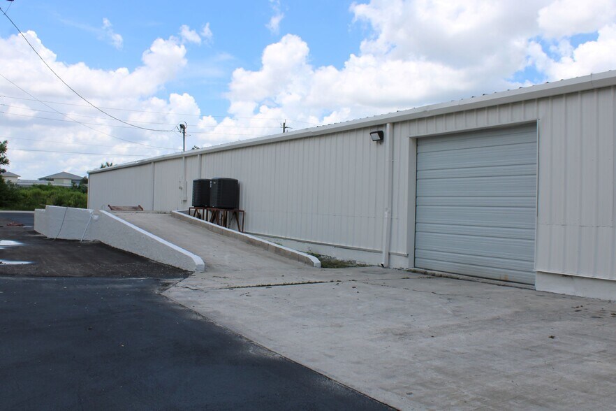 More Photos Of 10980 Enterprise Ave, Bonita Springs Warehouse For Lease