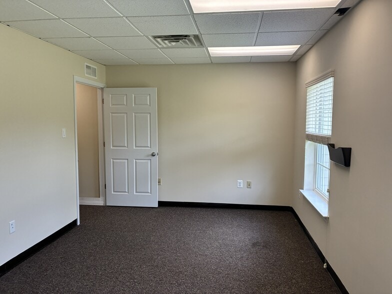 More Photos Of 408 Swedesboro Rd, Mullica Hill Office For Lease