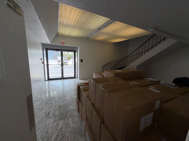 More Photos Of 365 105th Ter NE, Saint Petersburg Specialty For Lease