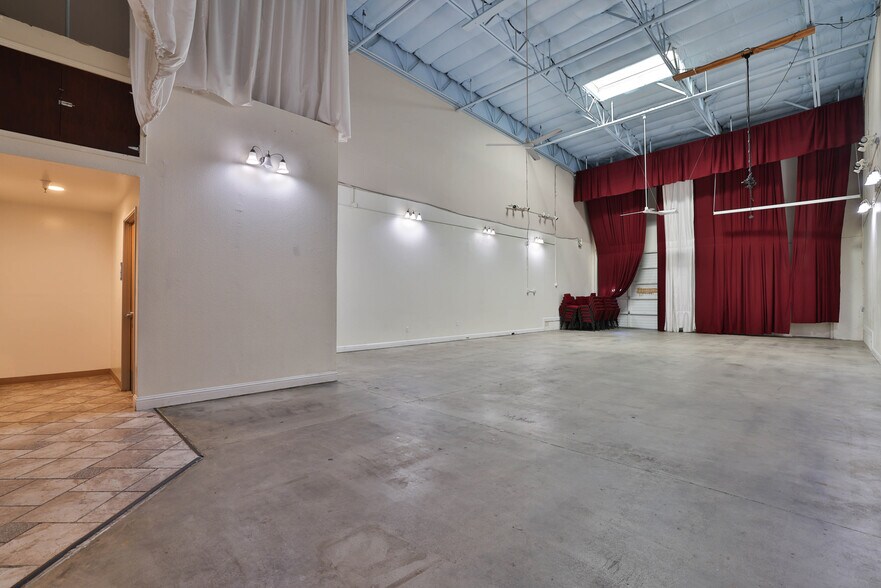 More Photos Of 1925-1949 Concourse Dr, San Jose Light Distribution For Lease