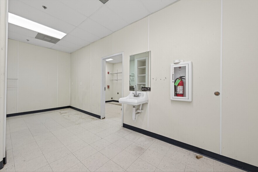 More Photos Of 8525 Queenston Blvd, Houston Freestanding For Sale