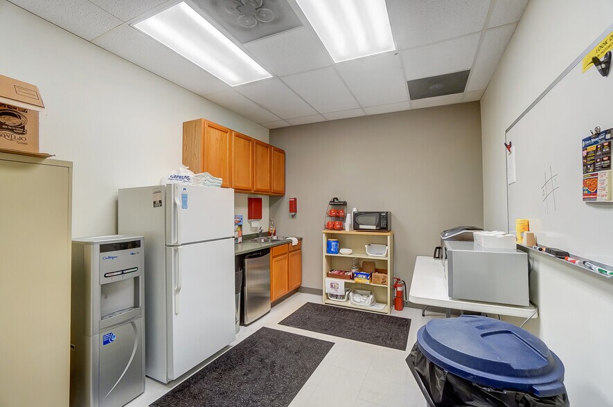 More Photos Of 2025 E 4th St, Lima Light Manufacturing For Sale