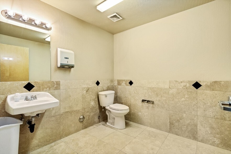 More Photos Of 7655 E Redfield Rd, Scottsdale Light Distribution For Lease