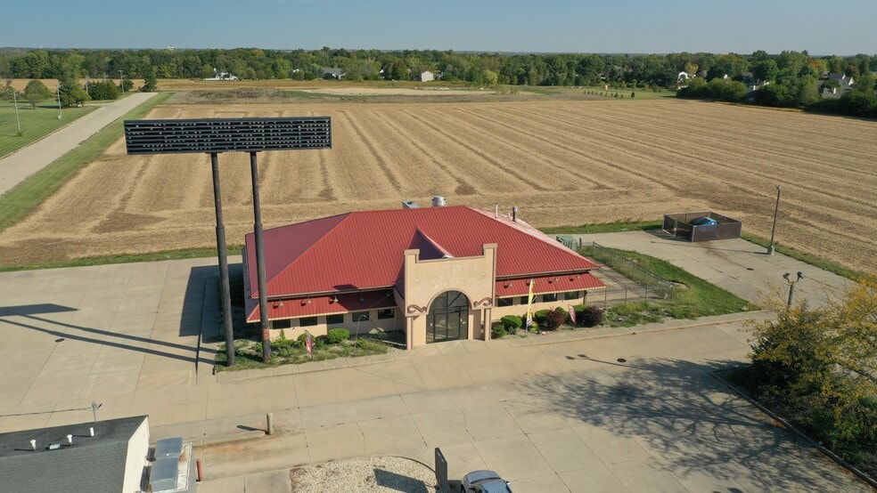 More Photos Of 210 N Lewis Ave, Oglesby Restaurant For Lease