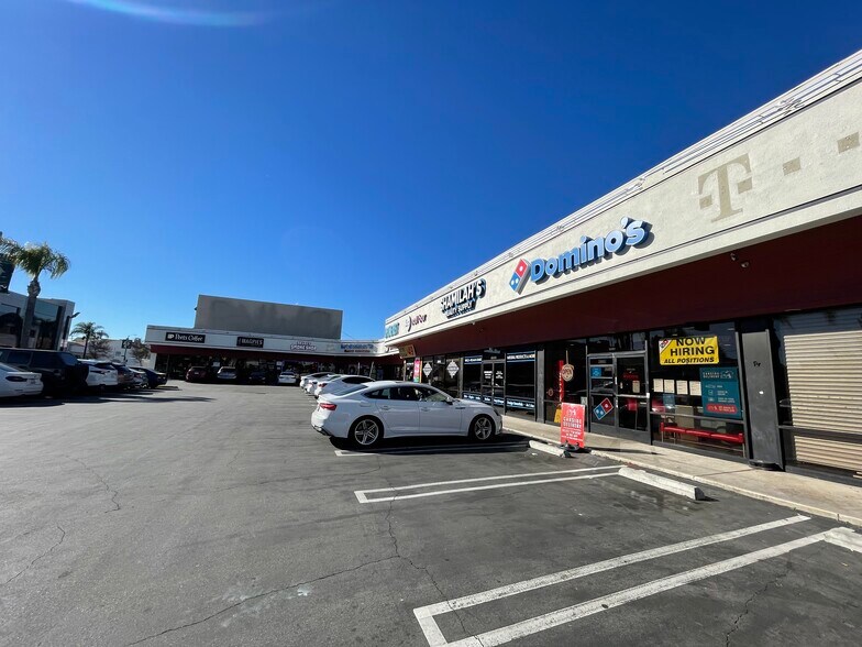 More Photos Of 18955-18971 Ventura Blvd, Tarzana Storefront For Lease
