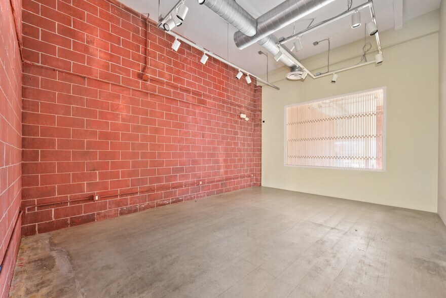 More Photos Of 7703 Melrose Ave, Los Angeles Storefront For Lease
