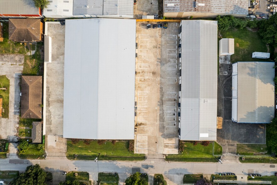 More Photos Of 5707-5709 Gardendale Dr, Houston Unknown For Lease