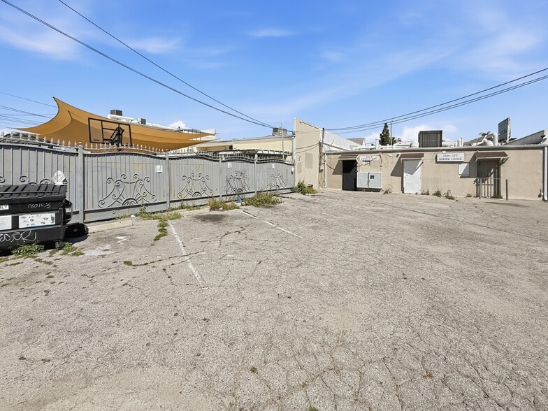 More Photos Of 18014-18016 Ventura Blvd, Encino Storefront For Lease