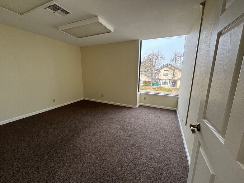 More Photos Of 222 W Lockeford St, Lodi Office For Lease