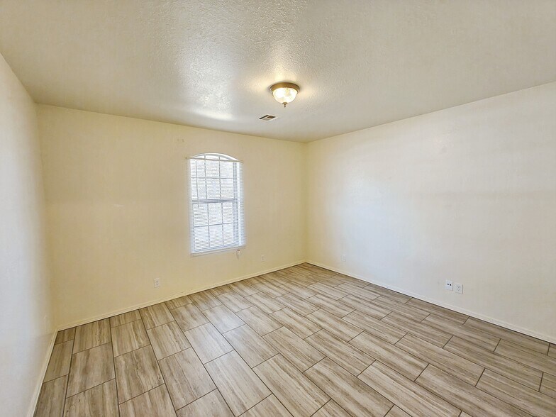 More Photos Of 1133 W 4th St, Tahlequah Apartments For Sale