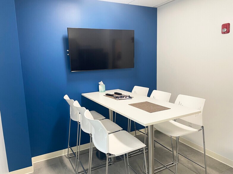 More Photos Of 7 Rockingham Rd, Windham Office For Lease