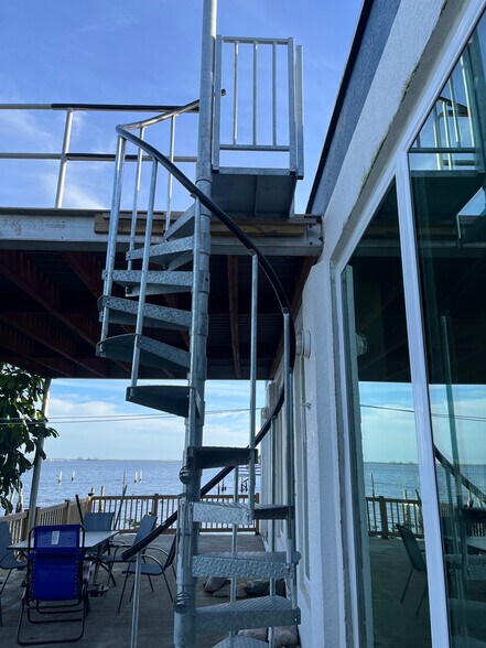 More Photos Of 3120-3131 E Riverside Dr, Fort Myers Research And Development For Lease