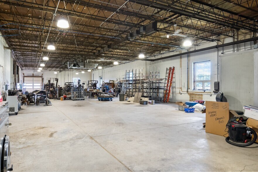 More Photos Of 3050 Wagner Rd, Waterloo Freestanding For Sale