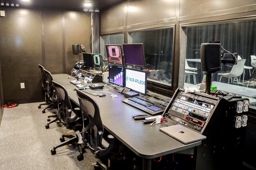 More Photos Of 858 Spring St NW, Atlanta Office For Sale