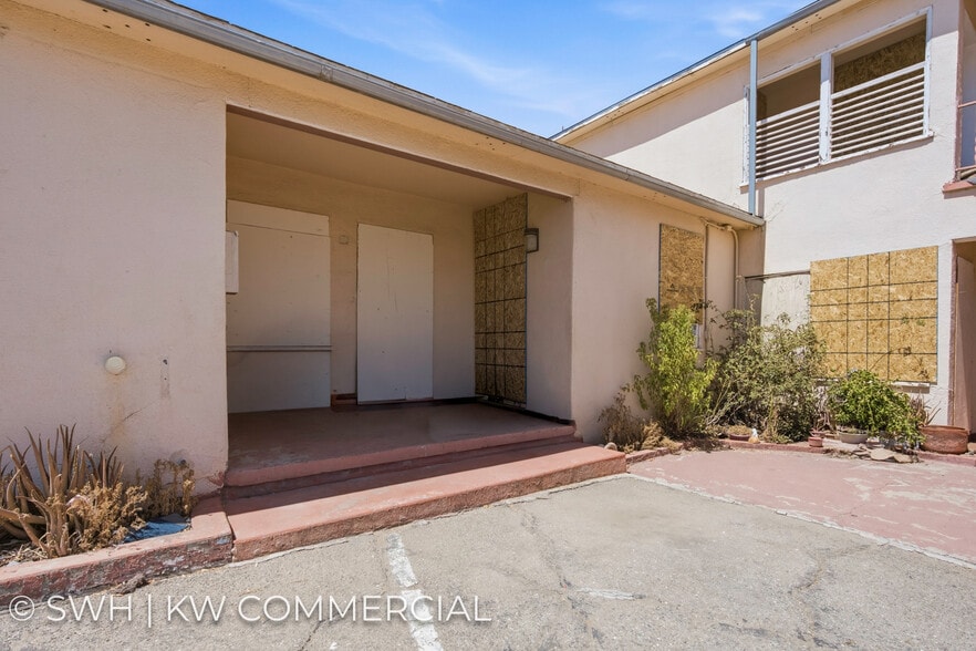 More Photos Of 130 Kern St, Taft Hotel For Sale