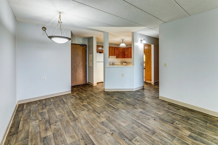 More Photos Of 985 Ivy Ave E, Saint Paul Apartments For Sale