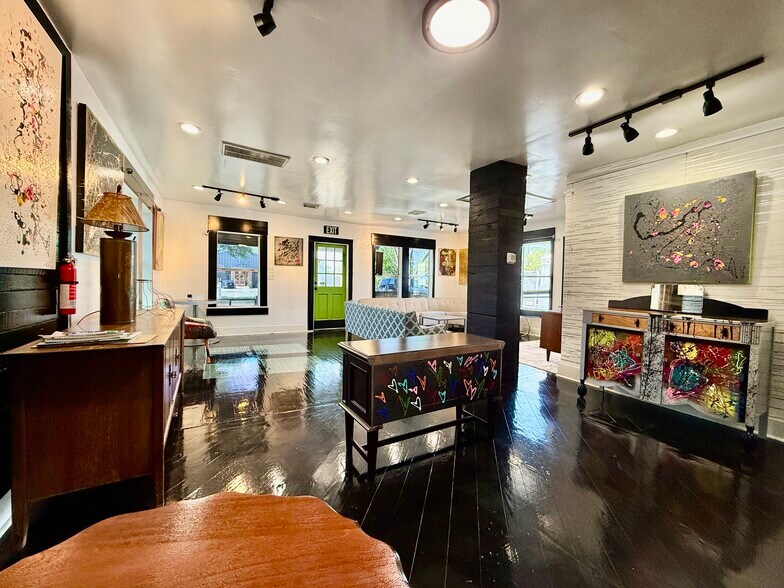 More Photos Of 209 Fannin St, Tomball Freestanding For Sale