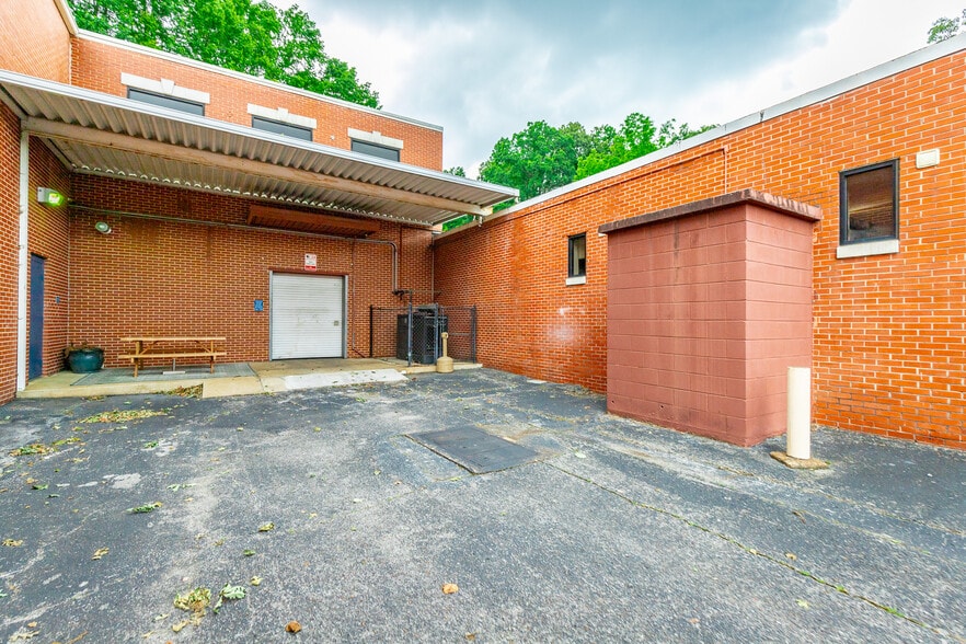 More Photos Of 1899 Dayton Blvd, Chattanooga Flex For Sale