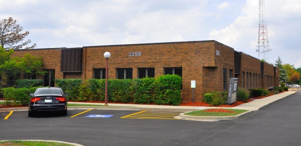 More Photos Of 3295 N Arlington Heights Rd, Arlington Heights Unknown For Lease