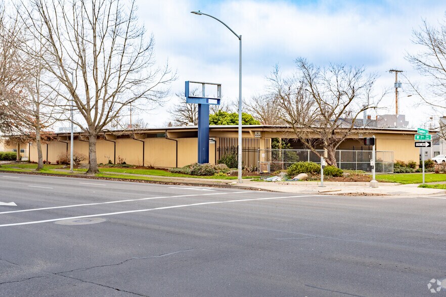 More Photos Of 1717 W 7th Ave, Eugene Bank For Lease