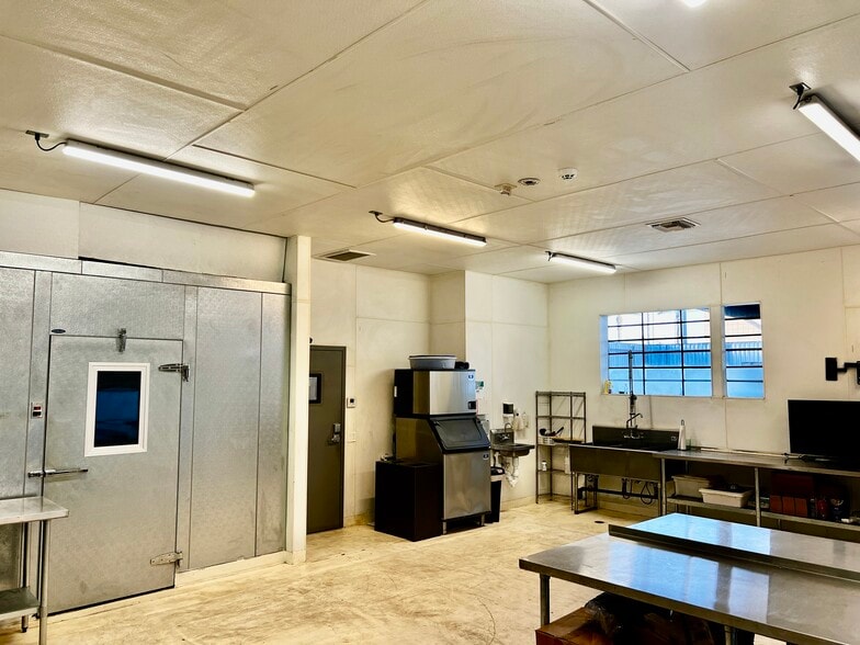 More Photos Of 1317 Cota Ave, Long Beach Manufacturing For Lease
