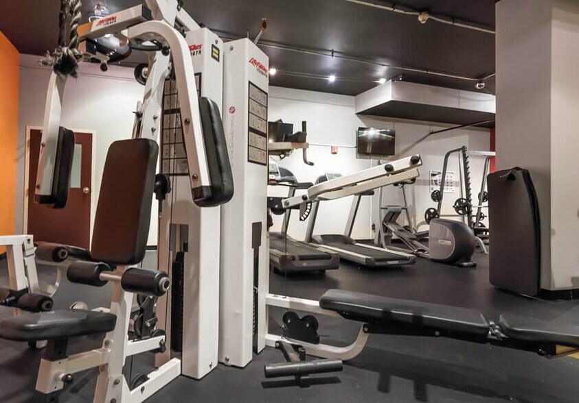 More Photos Of 513 Adams St, Toledo Apartments For Lease