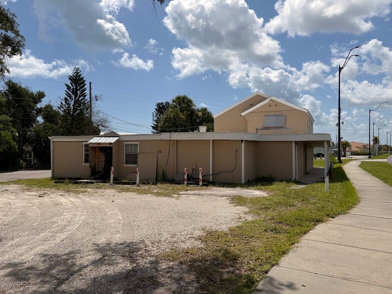 More Photos Of 4391 Dixie Hwy NE, Palm Bay Restaurant For Sale