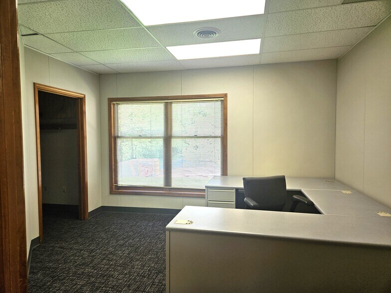 More Photos Of 1475 S Washington Ave, Saginaw Office For Lease