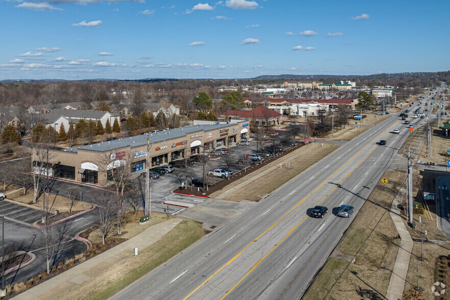 More Photos Of 3484 W Wedington Dr, Fayetteville Storefront Retail Office For Lease