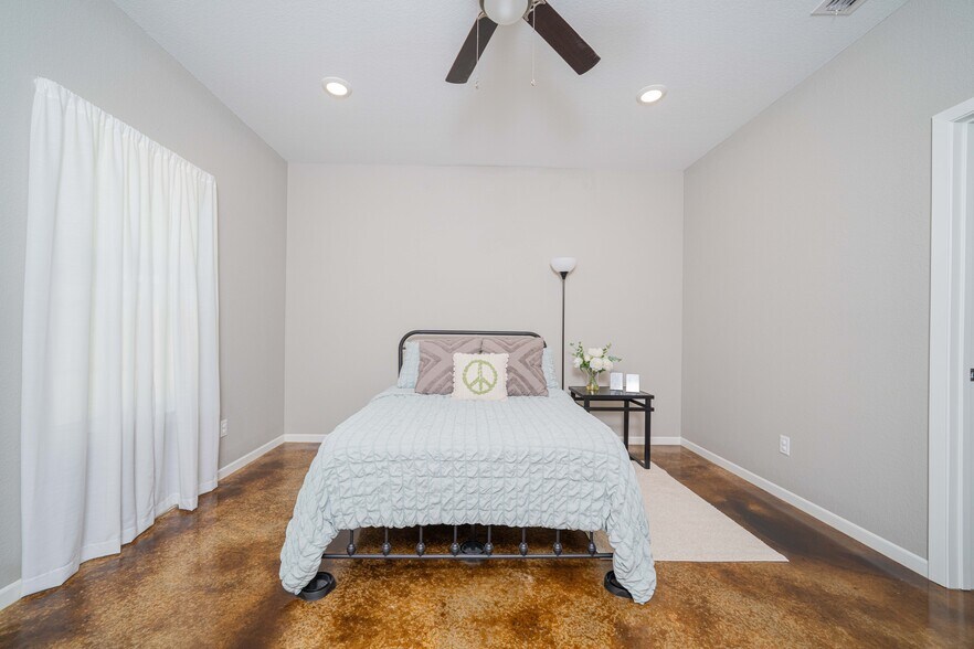More Photos Of 128 Loye Ln, Hawkins Apartments For Sale