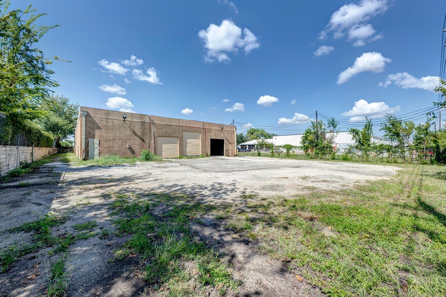 More Photos Of 15458 W Hardy Rd, Houston Warehouse For Sale