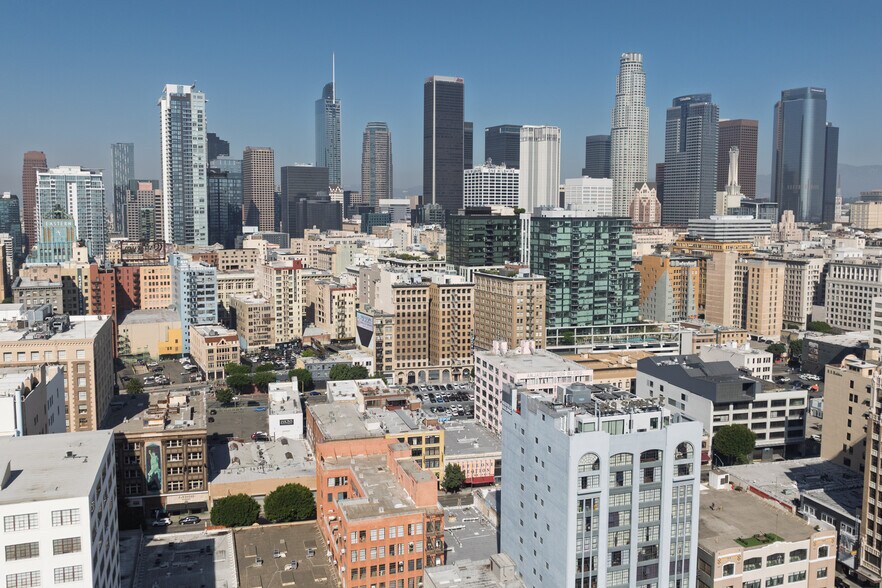 More Photos Of 818 S Los Angeles St, Los Angeles General Retail For Sale