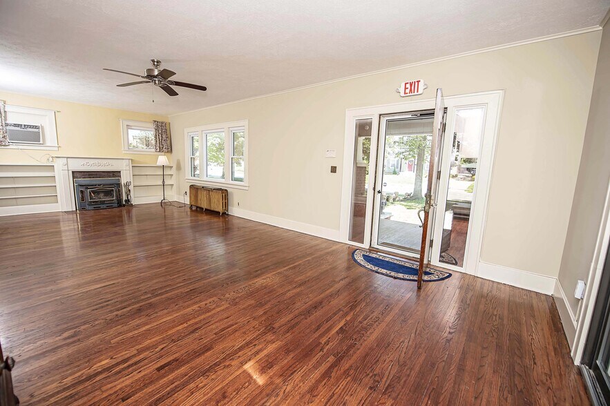 More Photos Of 1348 E Cherry St, Springfield Office For Lease