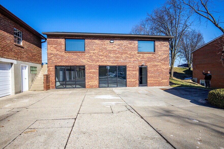More Photos Of 2327 Anderson Rd, Crescent Springs Office For Lease