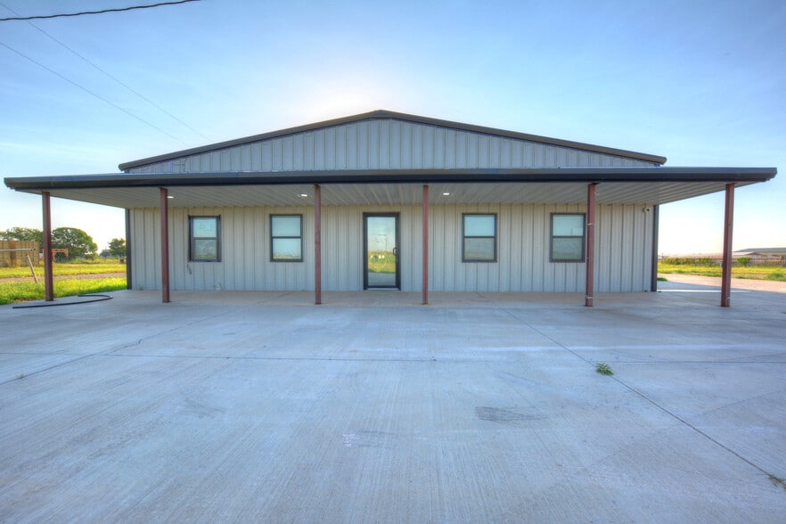 More Photos Of 1511 Private Road 7325, Lubbock Warehouse For Sale