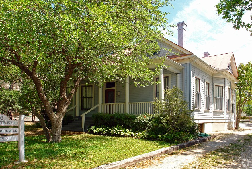 Primary Photo Of 122 Lewis St, San Antonio Office For Sale