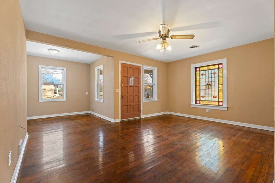 More Photos Of 300 Range St, Marshall Multifamily For Sale